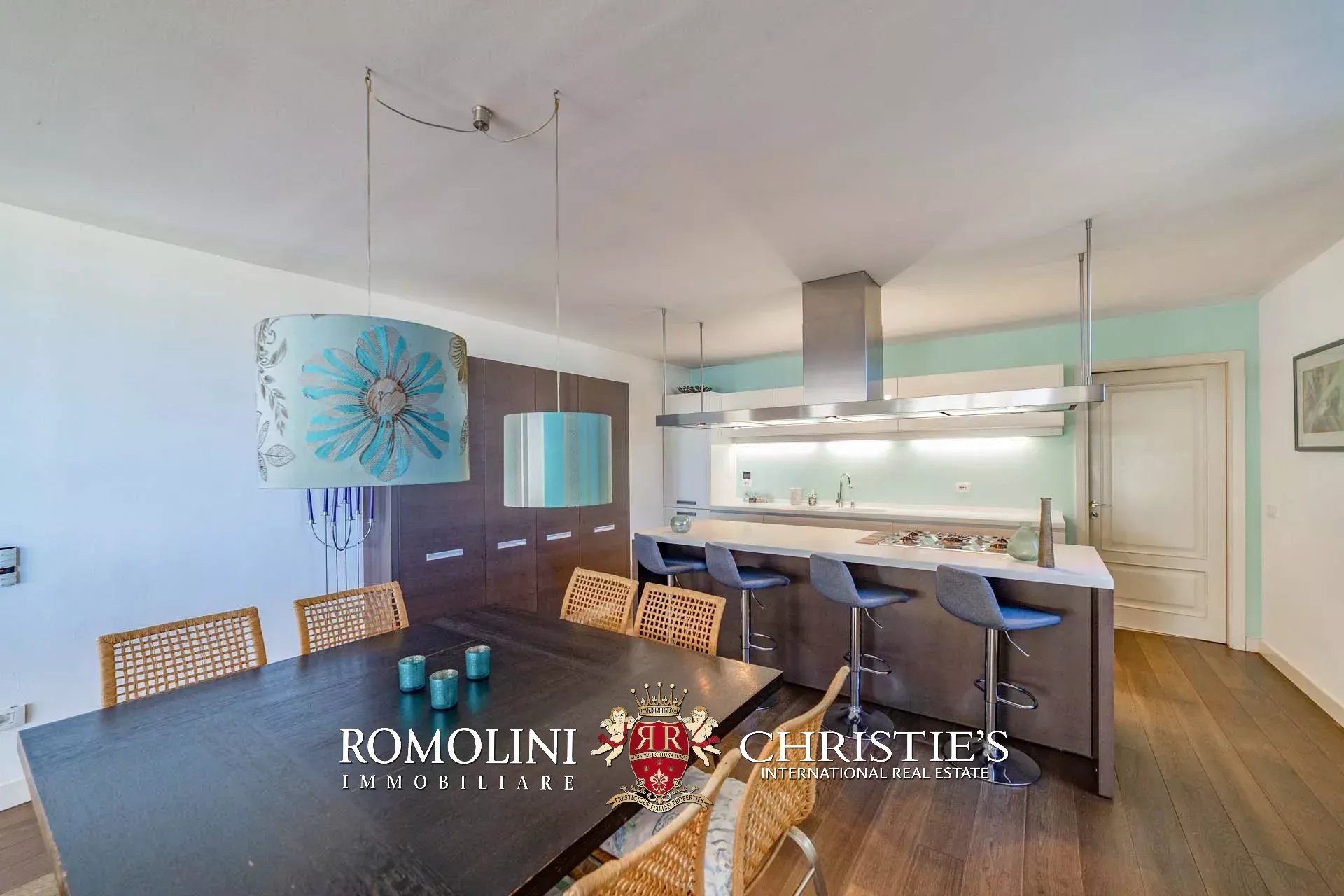 6 Bedroom Villa/Townhouse's Image 39