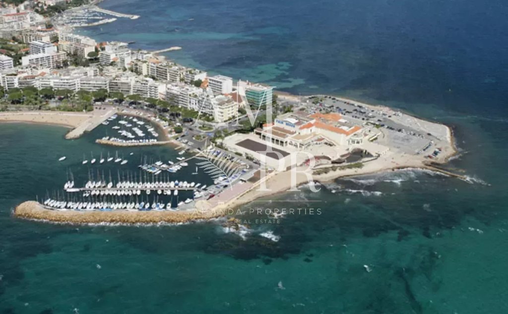 Apartment for sale in Cannes — Cannes Palm Beach - 4-room apartment, 95sqm