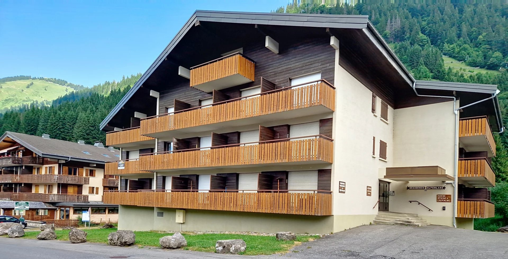 STUDIO RENOVATED NEAR VONNES LAC