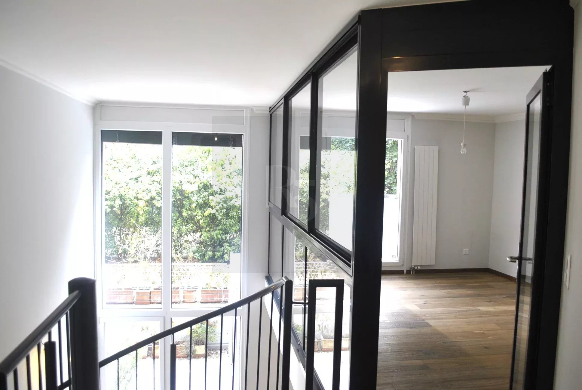 Contemporary Loft in Plainpalais — photo 2