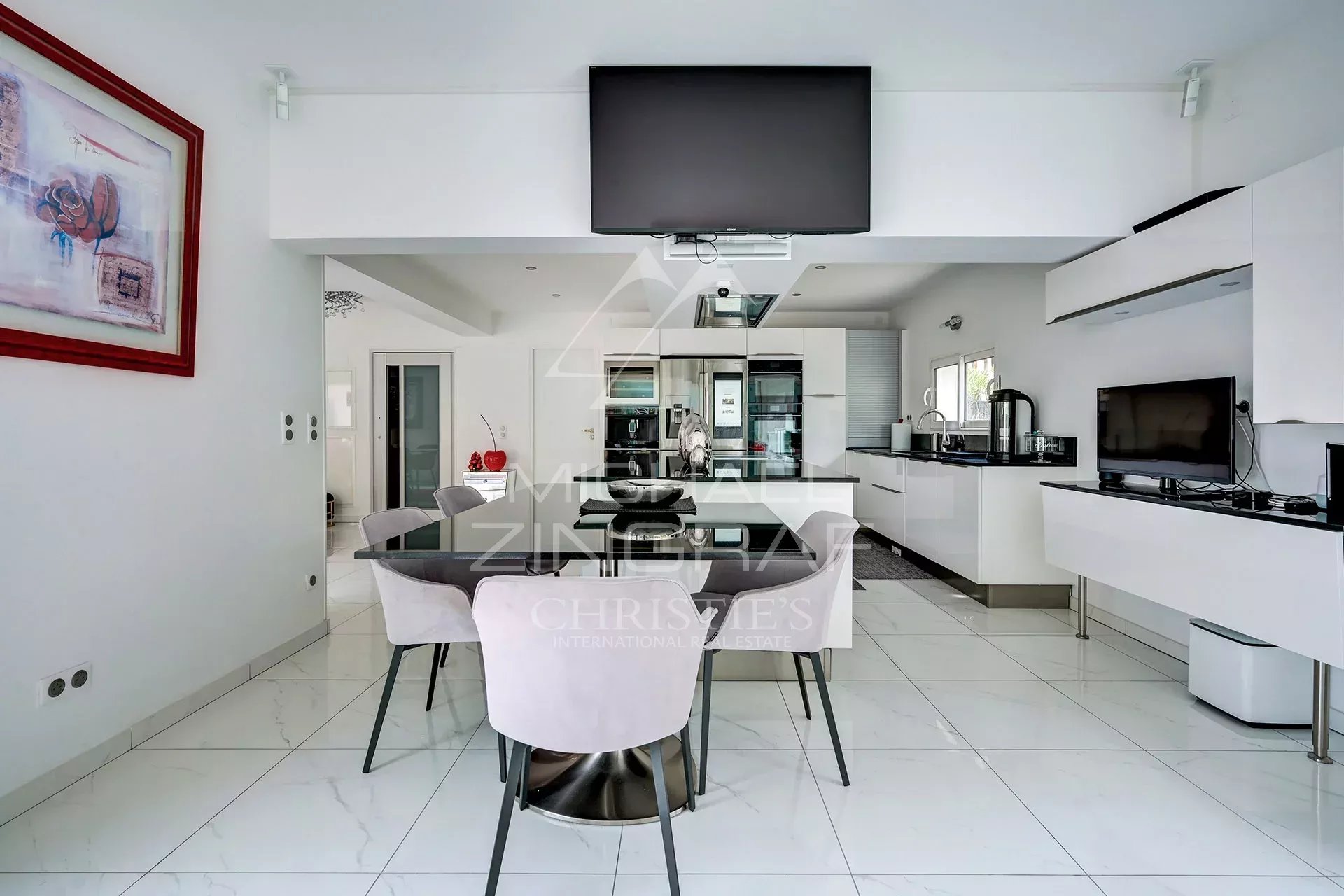 4 Bedroom Villa/Townhouse's Image 6