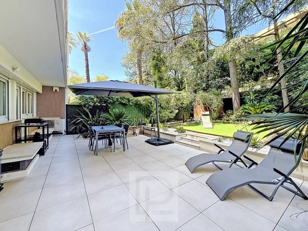 2-Bedroom Apartment in Cannes — photo 3