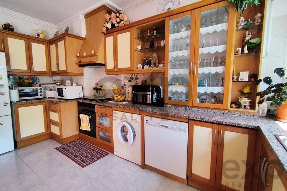 Apartamento T2, com elevador, em zona central de Lisboa