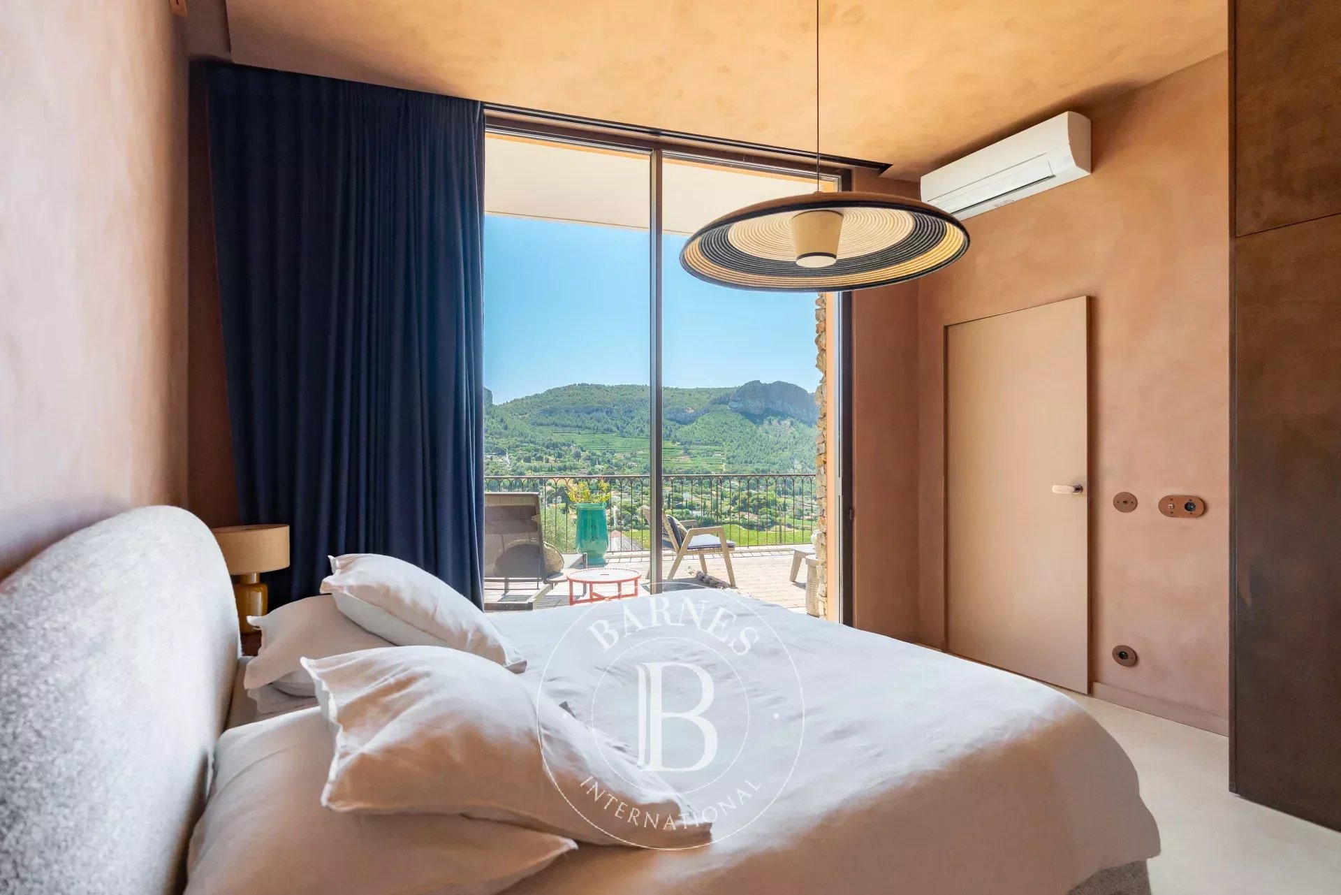 Ev Cassis - picture 13