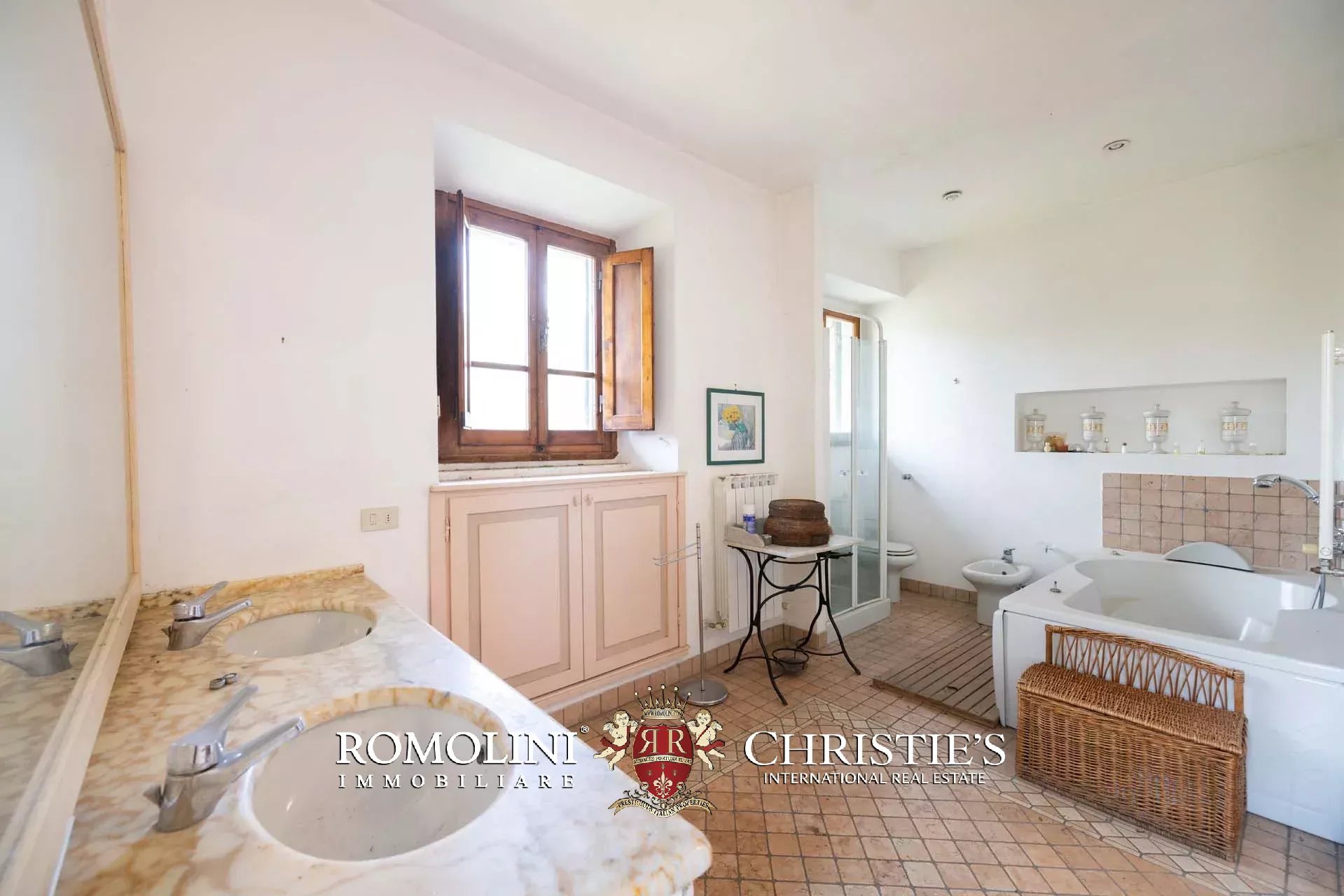 7 Bedroom Villa/Townhouse's Image 27