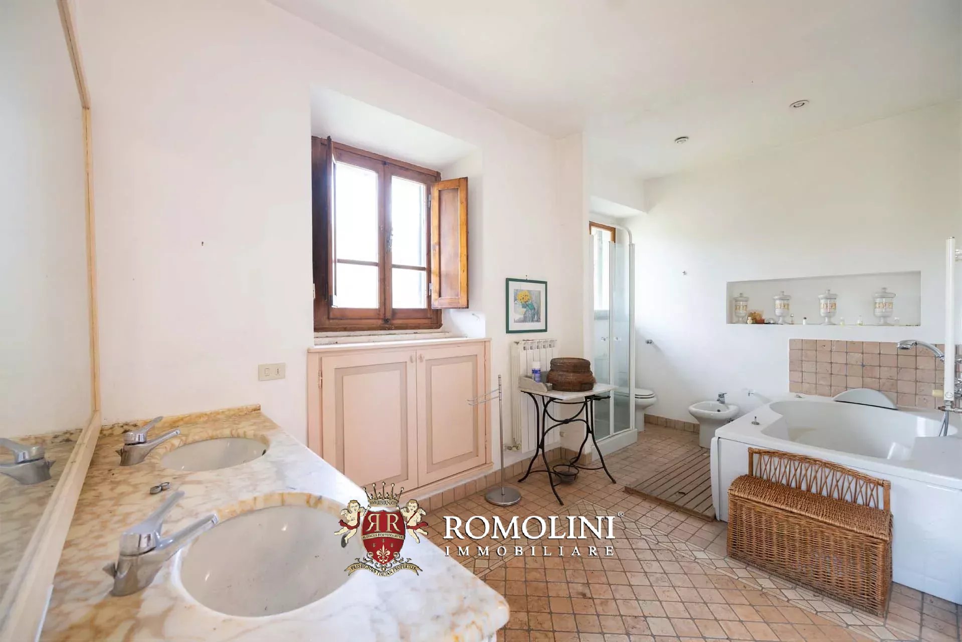 7 Bedroom Villa/Townhouse's Image 27