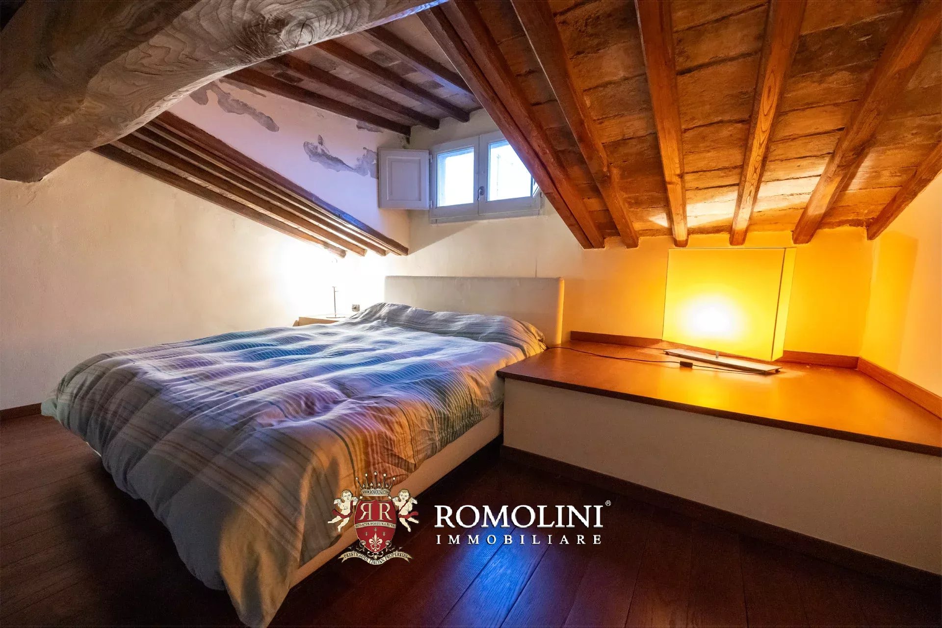 COZY 60-SQM PENTHOUSE FOR SALE IN THE HISTORICAL CENTER OF AREZZO