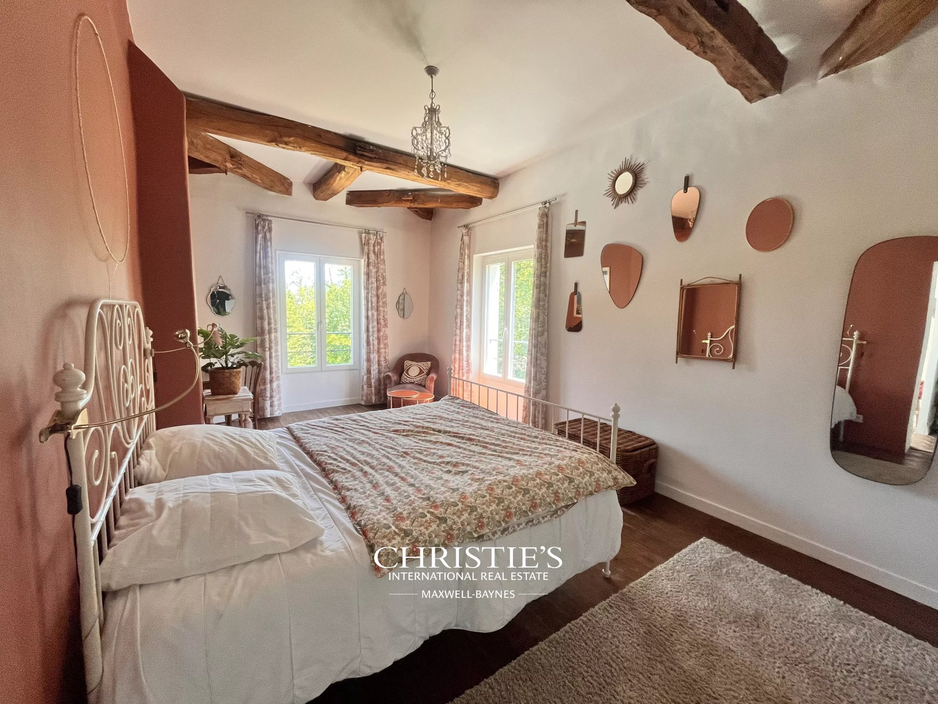 9 Bedroom Chateau's Image 11