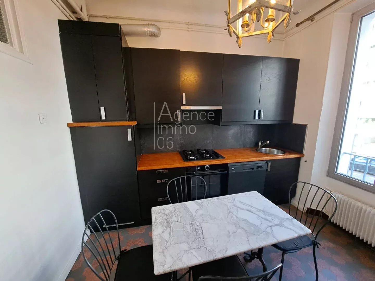 Cannes Location meublée 3 pièces avec balcon et cave