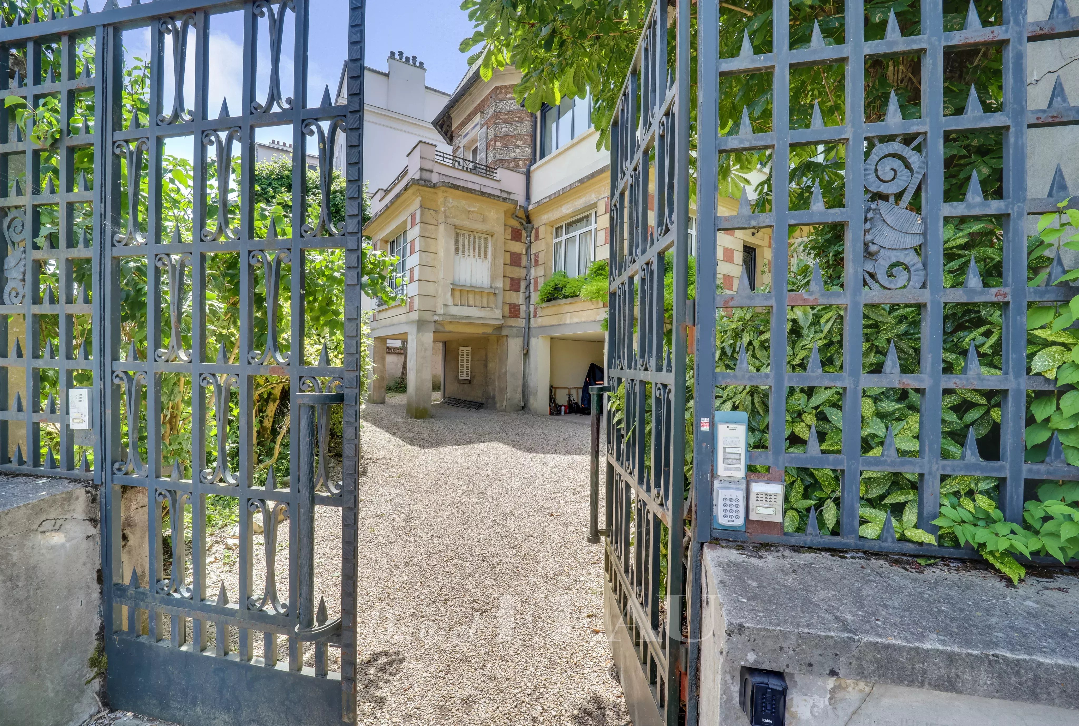Le Chesnay – A delightful 6-bed family apartment
