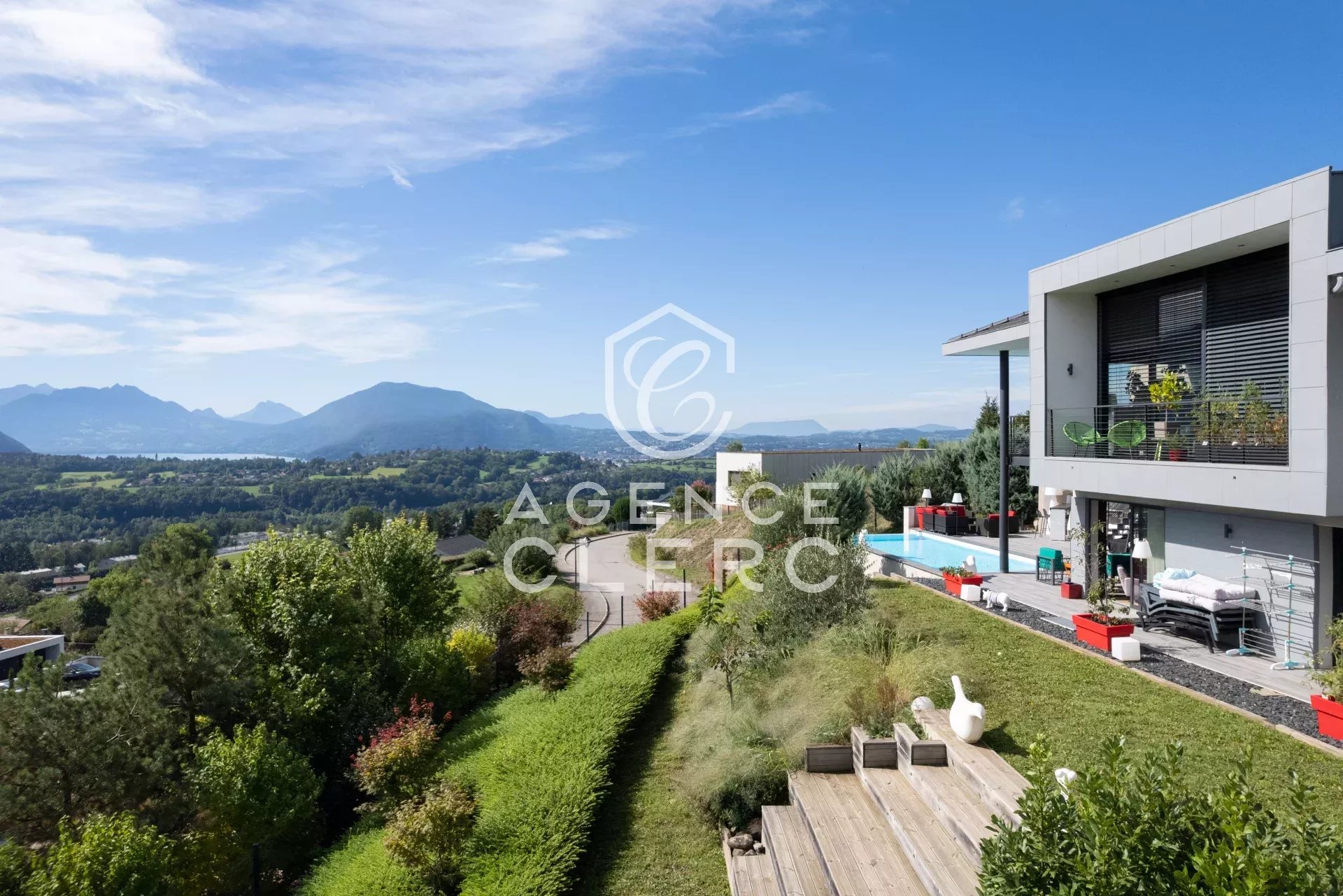 4 Bedroom Villa/Townhouse's Image 3