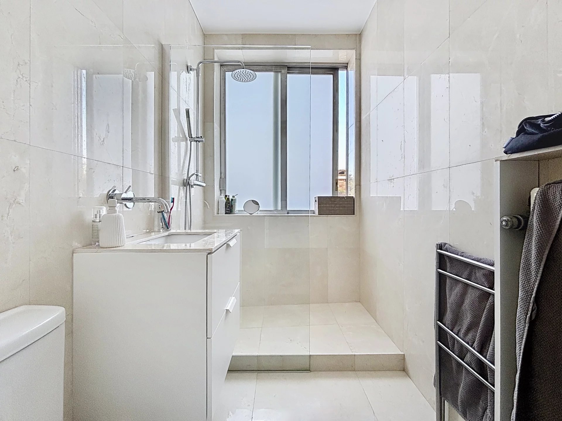 SOUS OFFRE - Bois de la Cambre - Appartement 3 chambres, terrasses, 2 garages