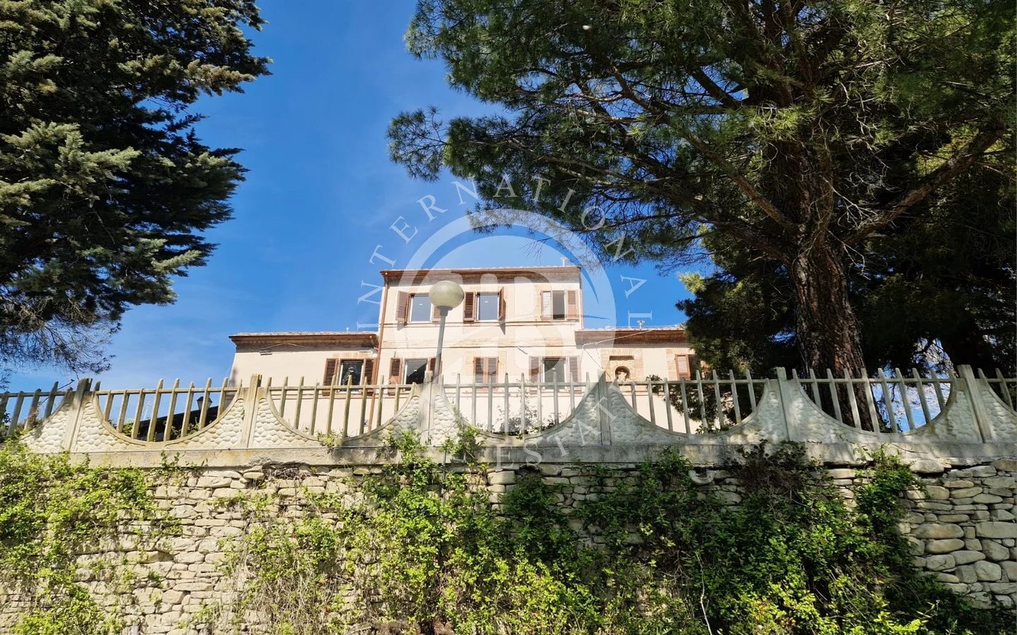 Villa in Montedinove - view 1