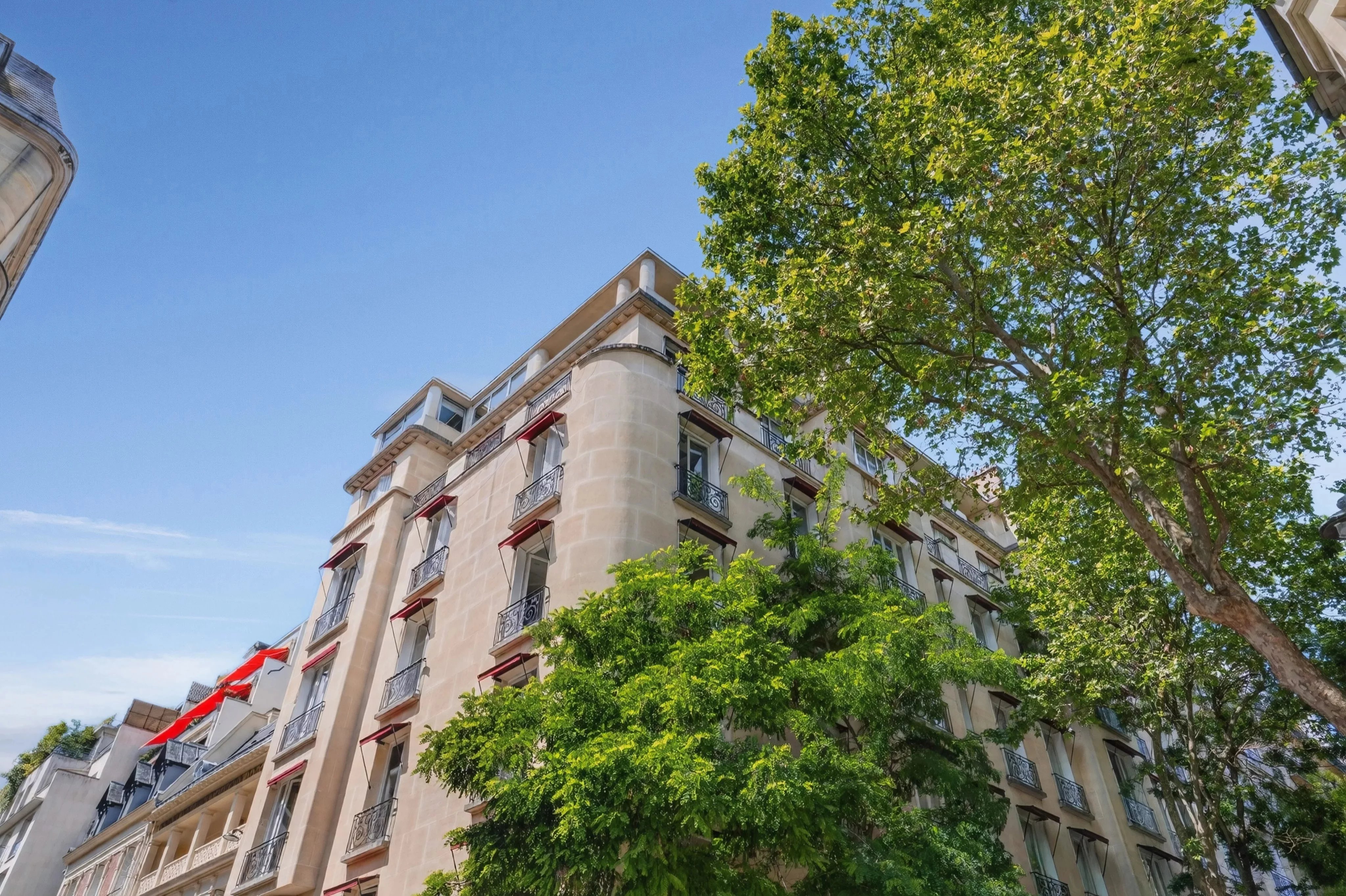 Paris 16th - Stunning new family apartment overlooking the Eiffel Tower in a completely restored high-end building