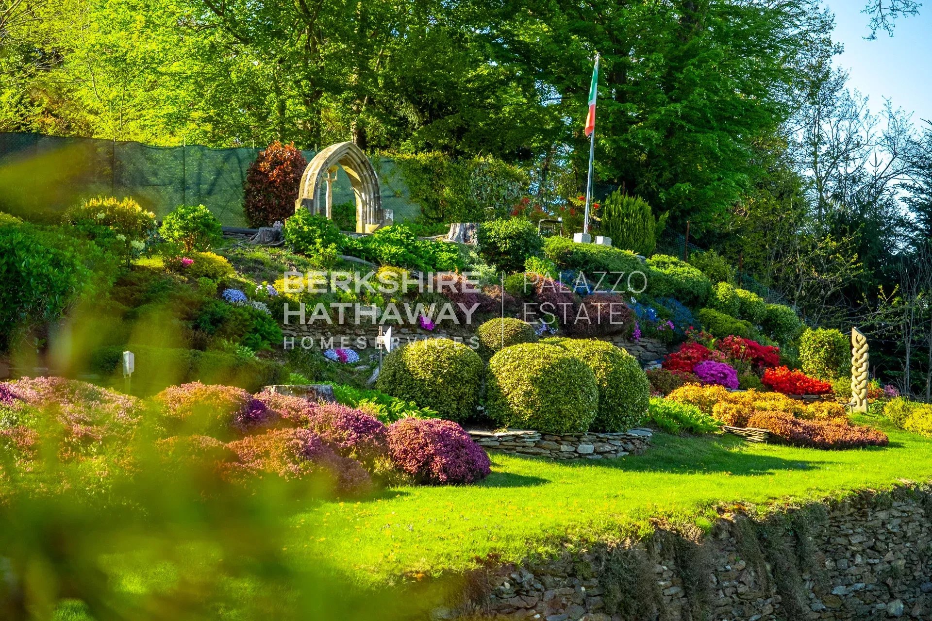 Historic Panoramic Villa with Botanical Park and Lake View