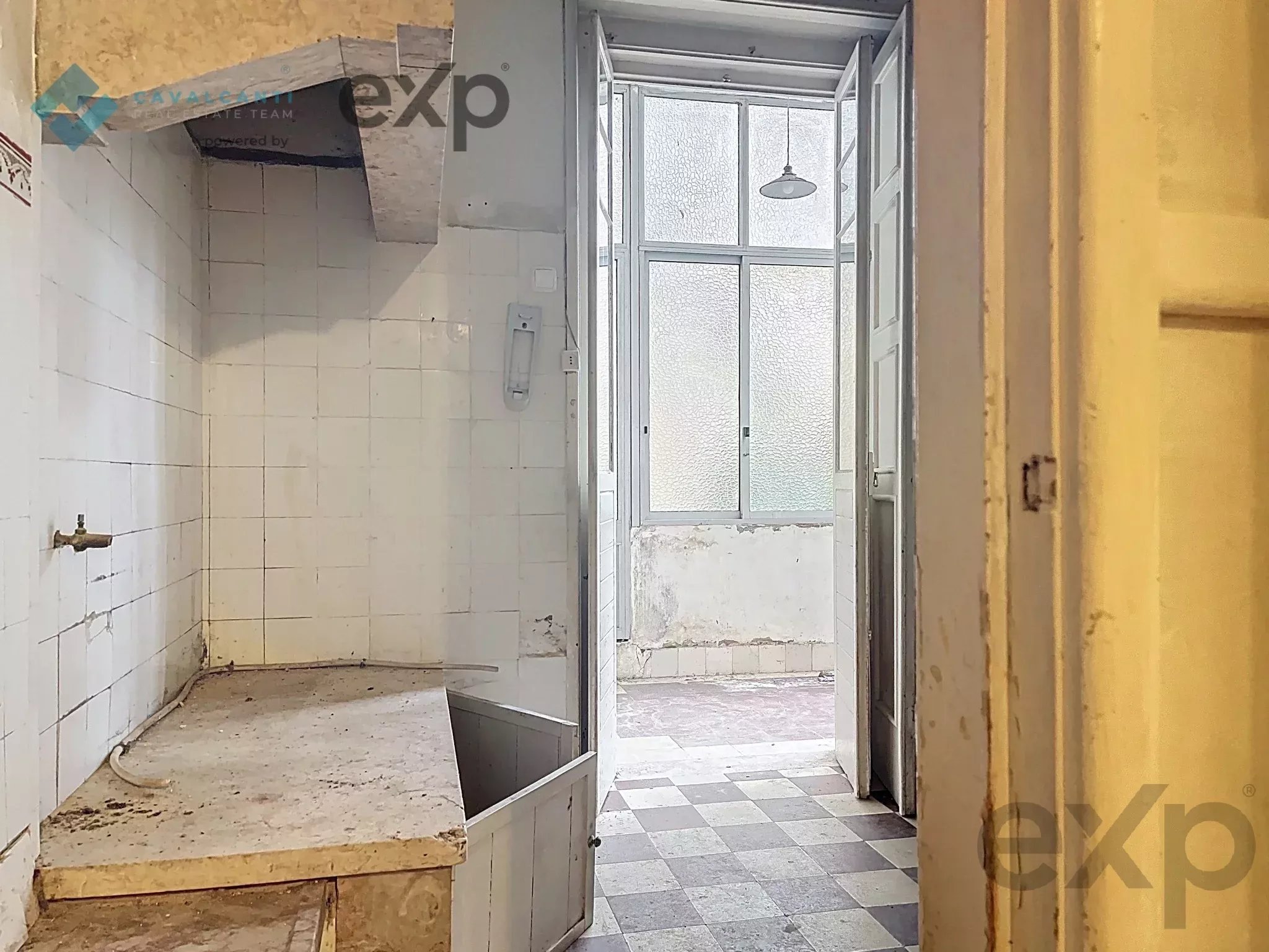 3-bedroom with charm and patio for renovation – Lisbon 86916807 image 31