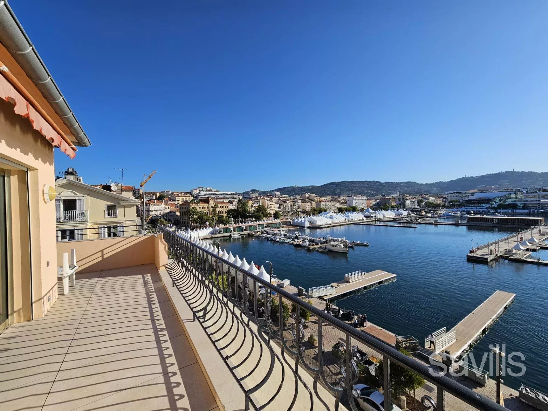 Cannes - Quai Saint-Pierre: Exceptional Penthouse with Stunning Views of the Old Port