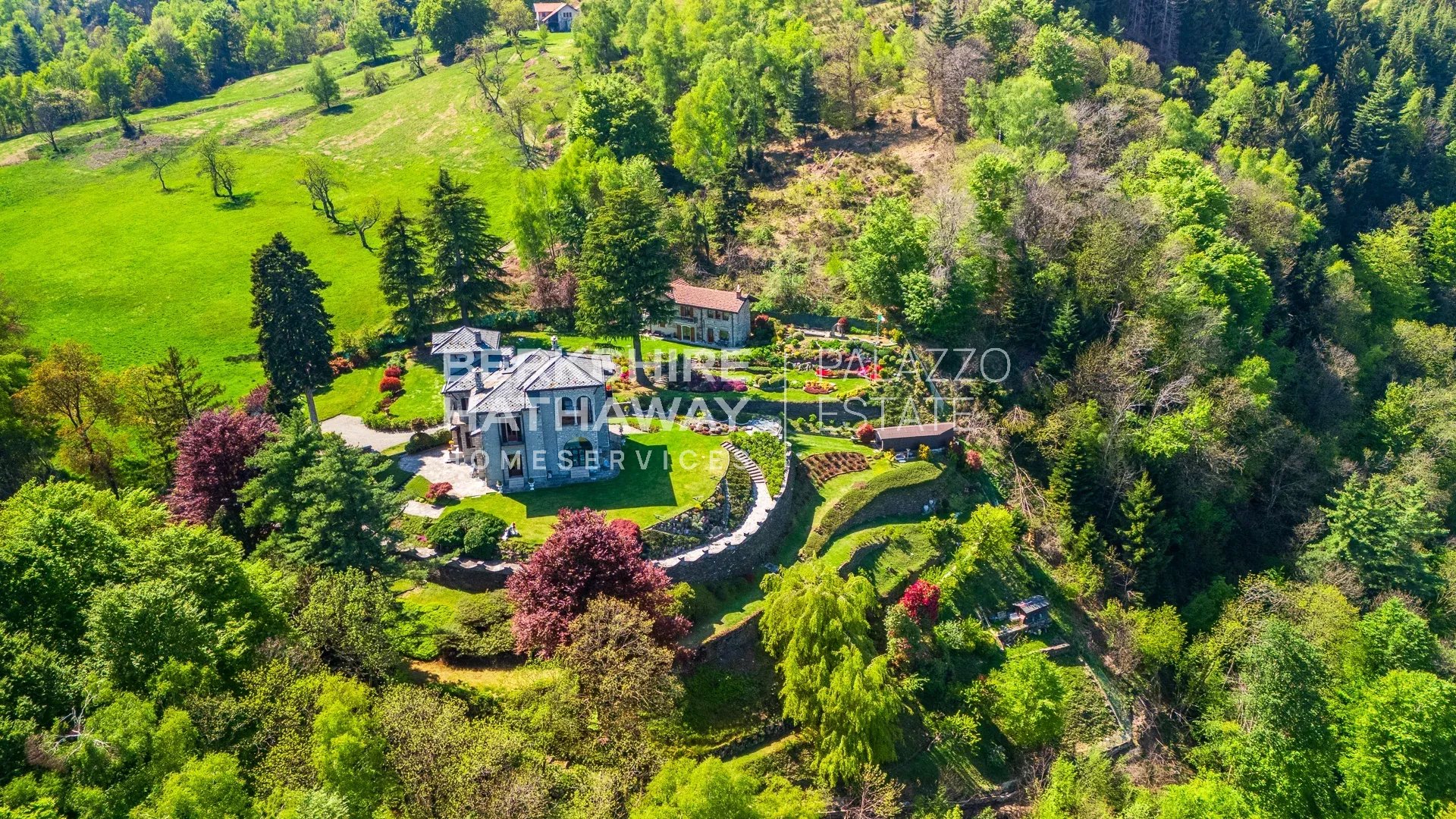 Historic Panoramic Villa with Botanical Park and Lake View