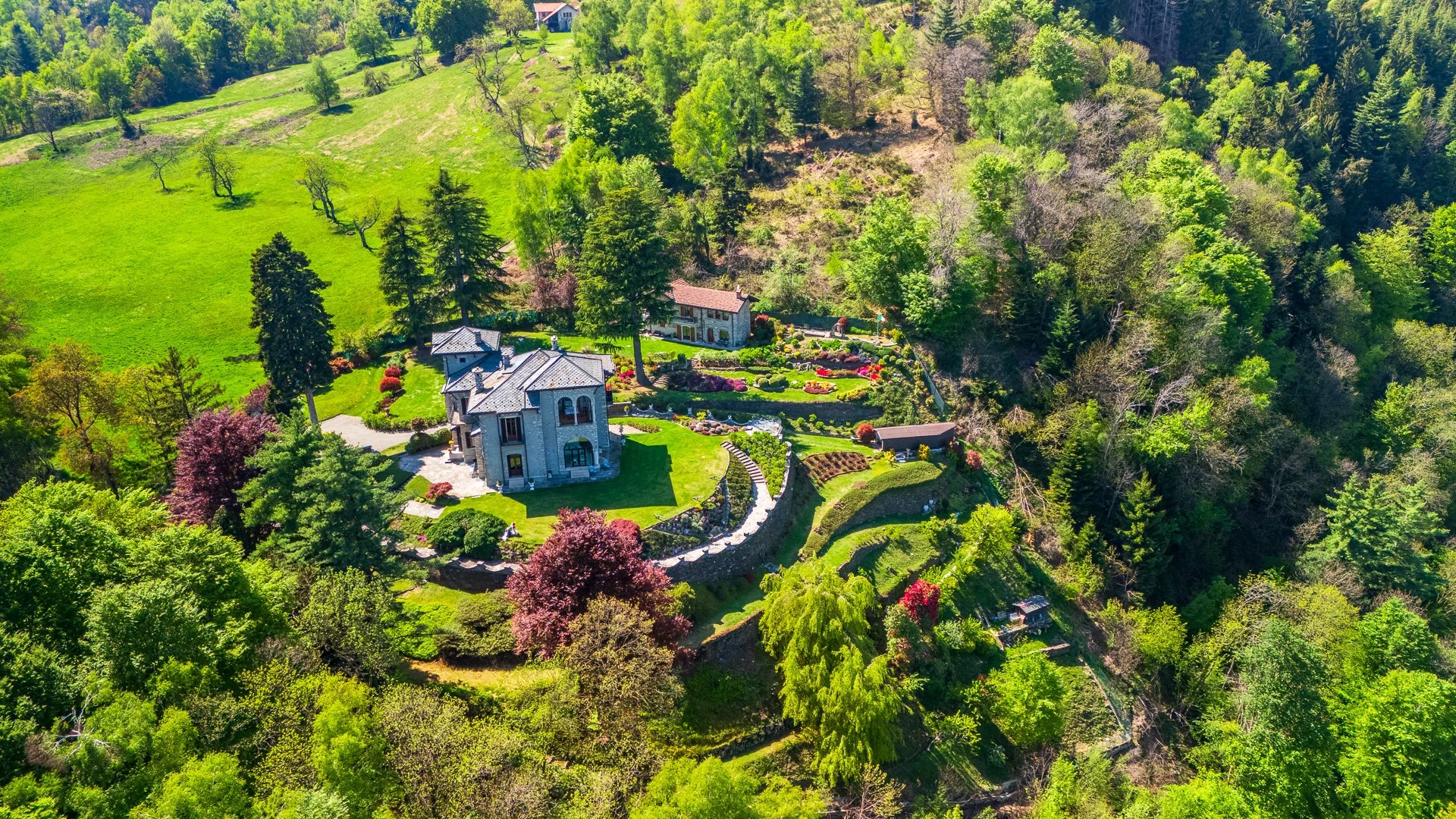 Villa panoramica d’epoca con parco privato e vista lago a Stresa