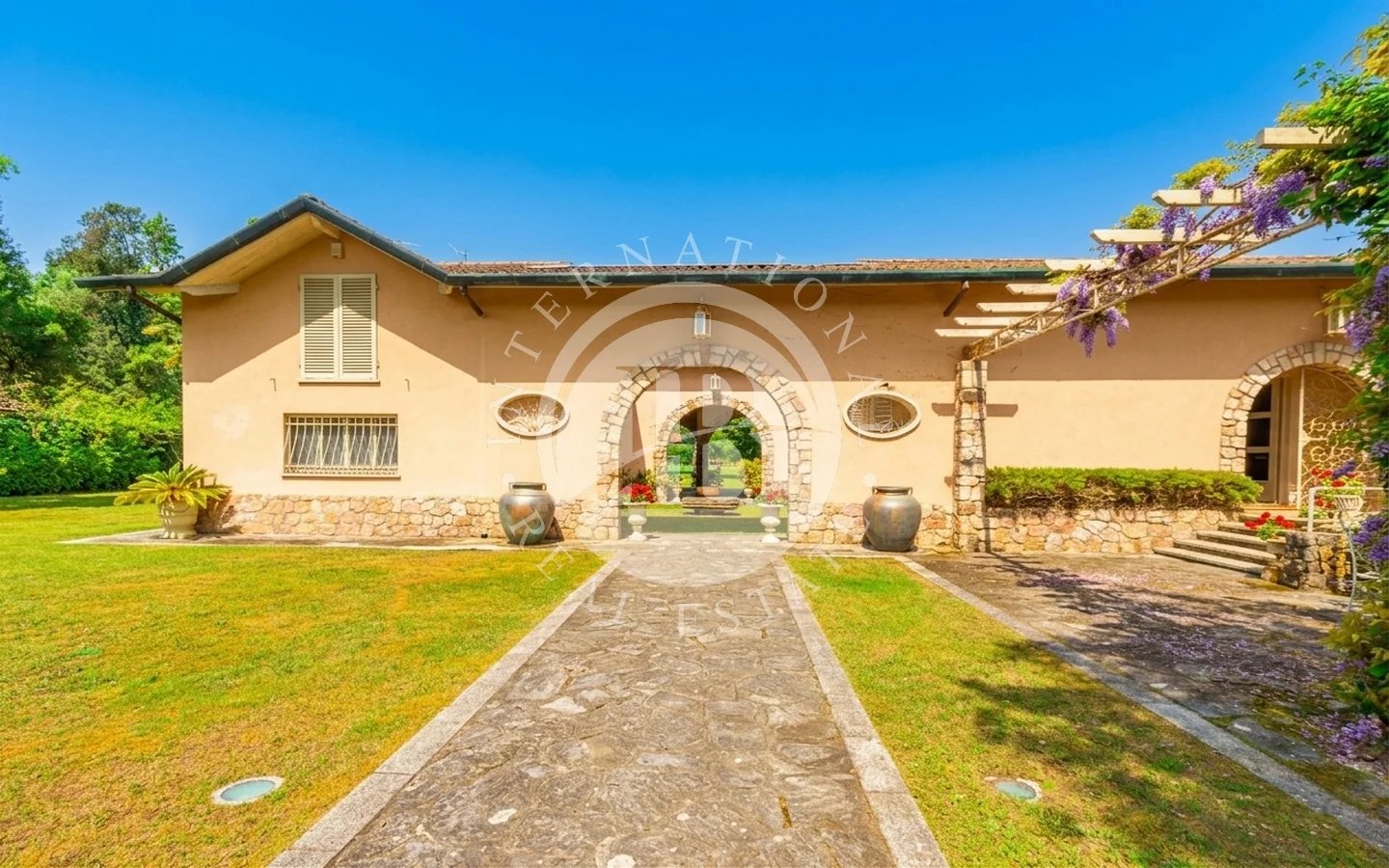 Villa in Massa - Image 2