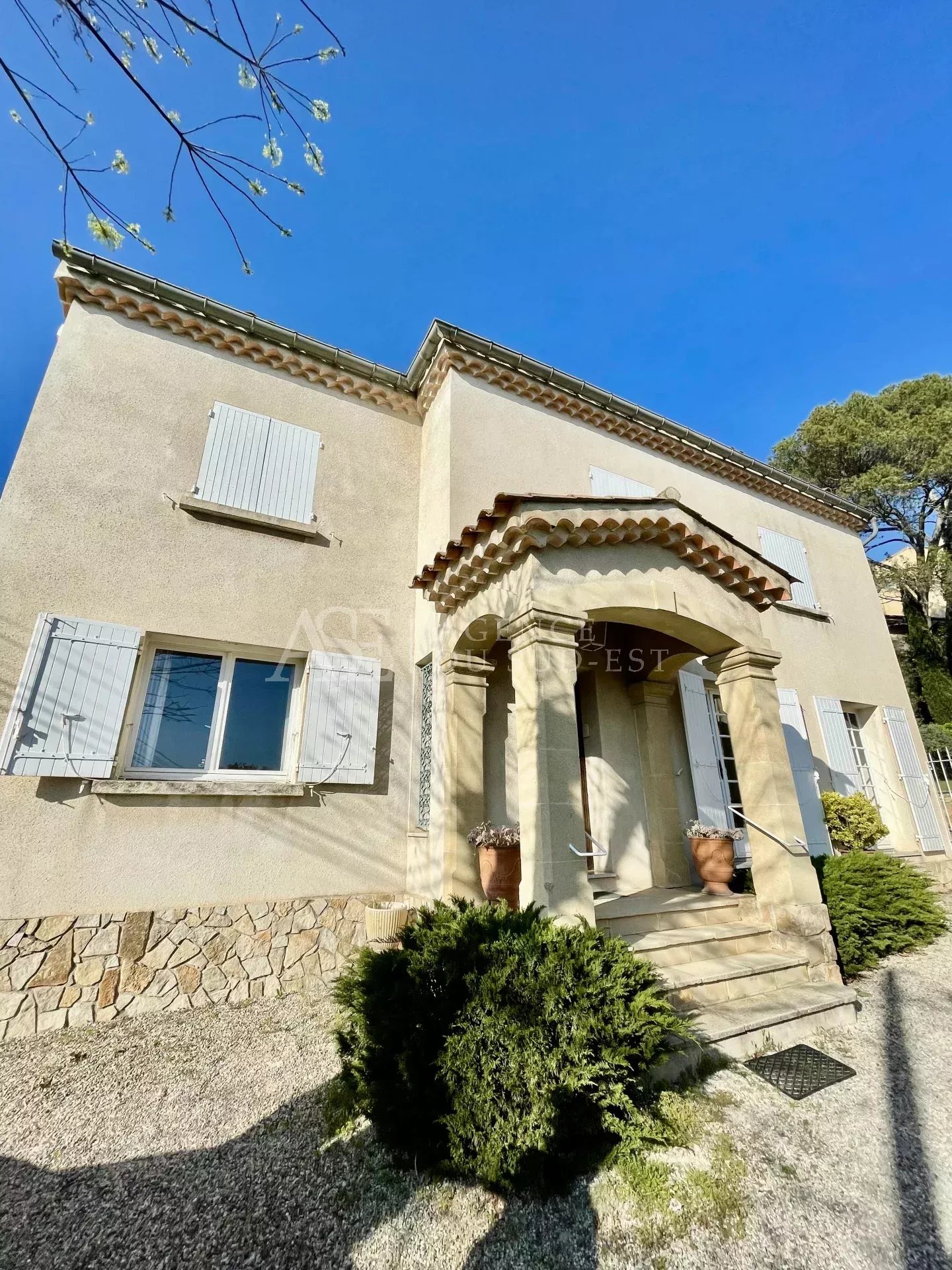 Agence immobilière de 