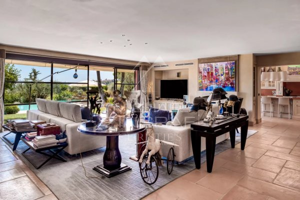Mougins - Exclusive Listing - Provençal-style property with panoramic views of the village and the sea — photo 4
