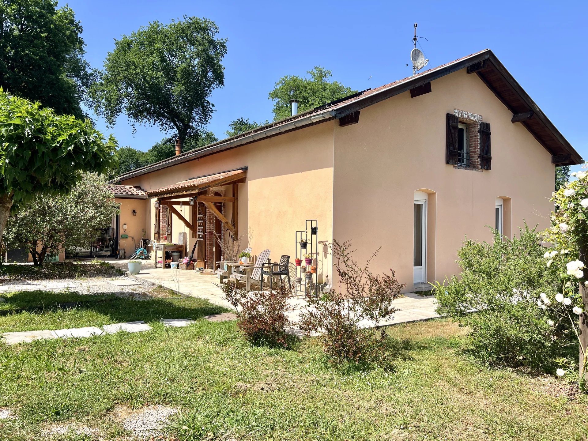 Gîte avec dépendances au calme