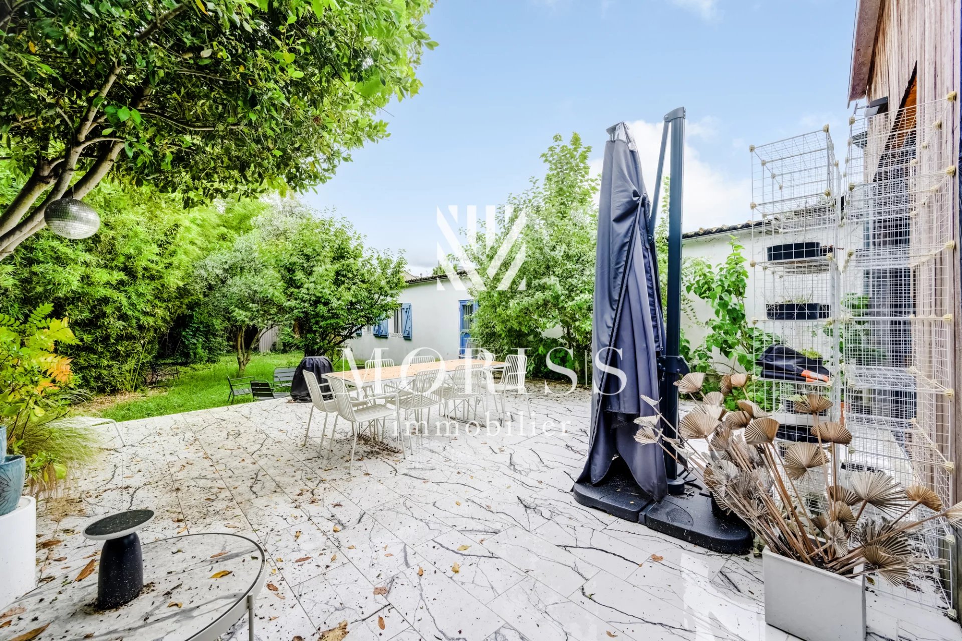 MAISON TYPE LOFT DE 223 M2 - SECTEUR PAUL SIGNAC MUR A PECHES - Image Array
