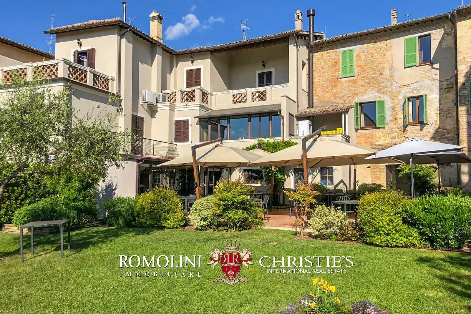 6 Bedroom Villa/Townhouse's Image 5