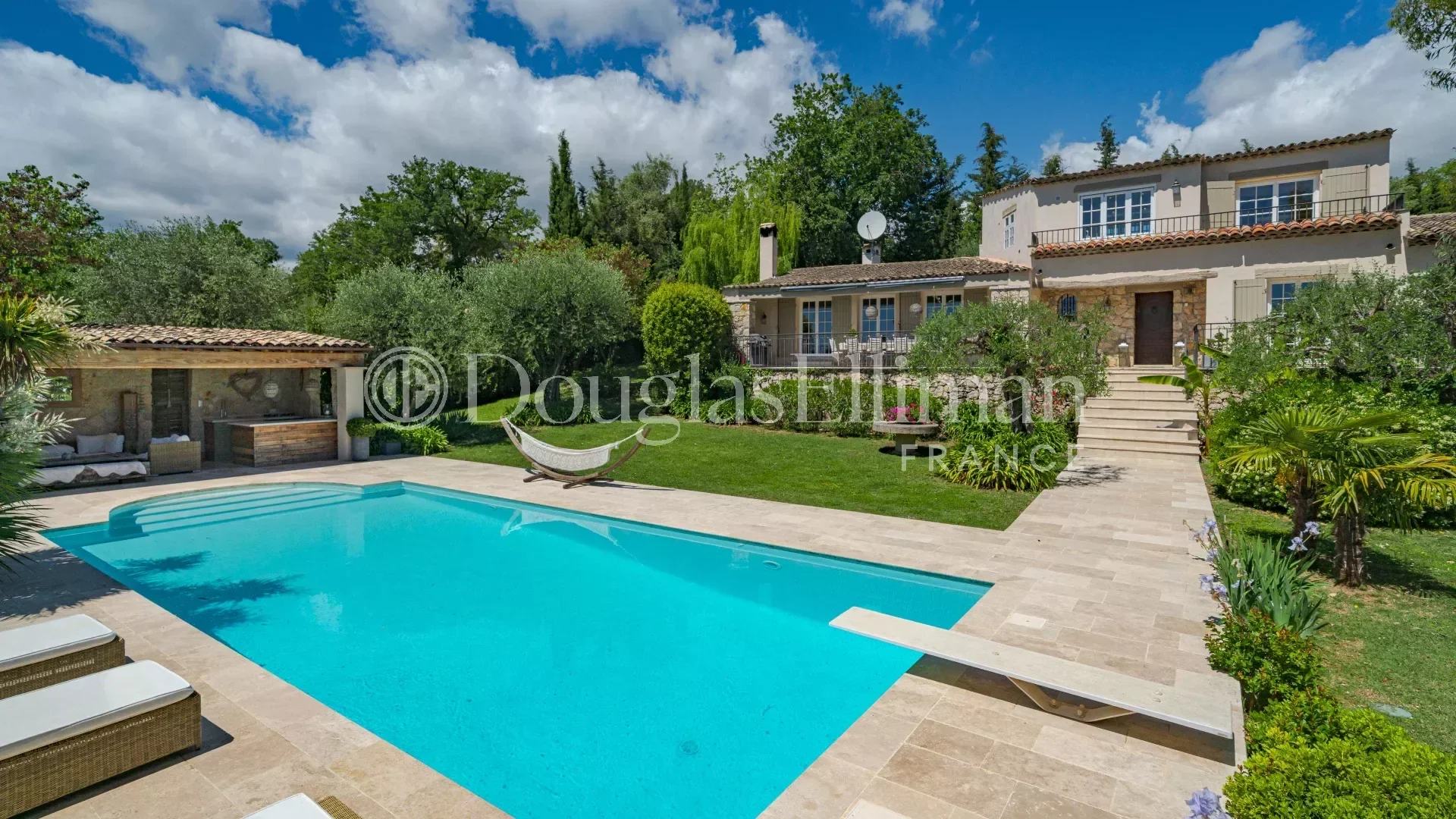Roquefort Les Pins : Beautifully Renovated Villa with a studio - Picture n°2