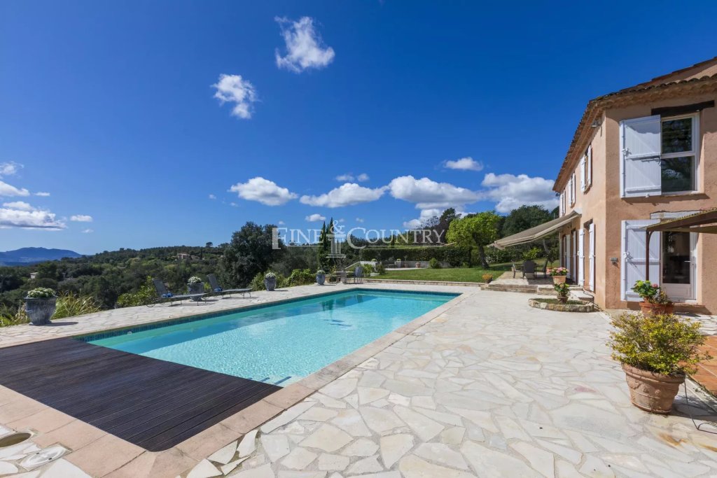 Villa for sale in Montauroux — Villa for Sale in Montauroux with Panoramic View