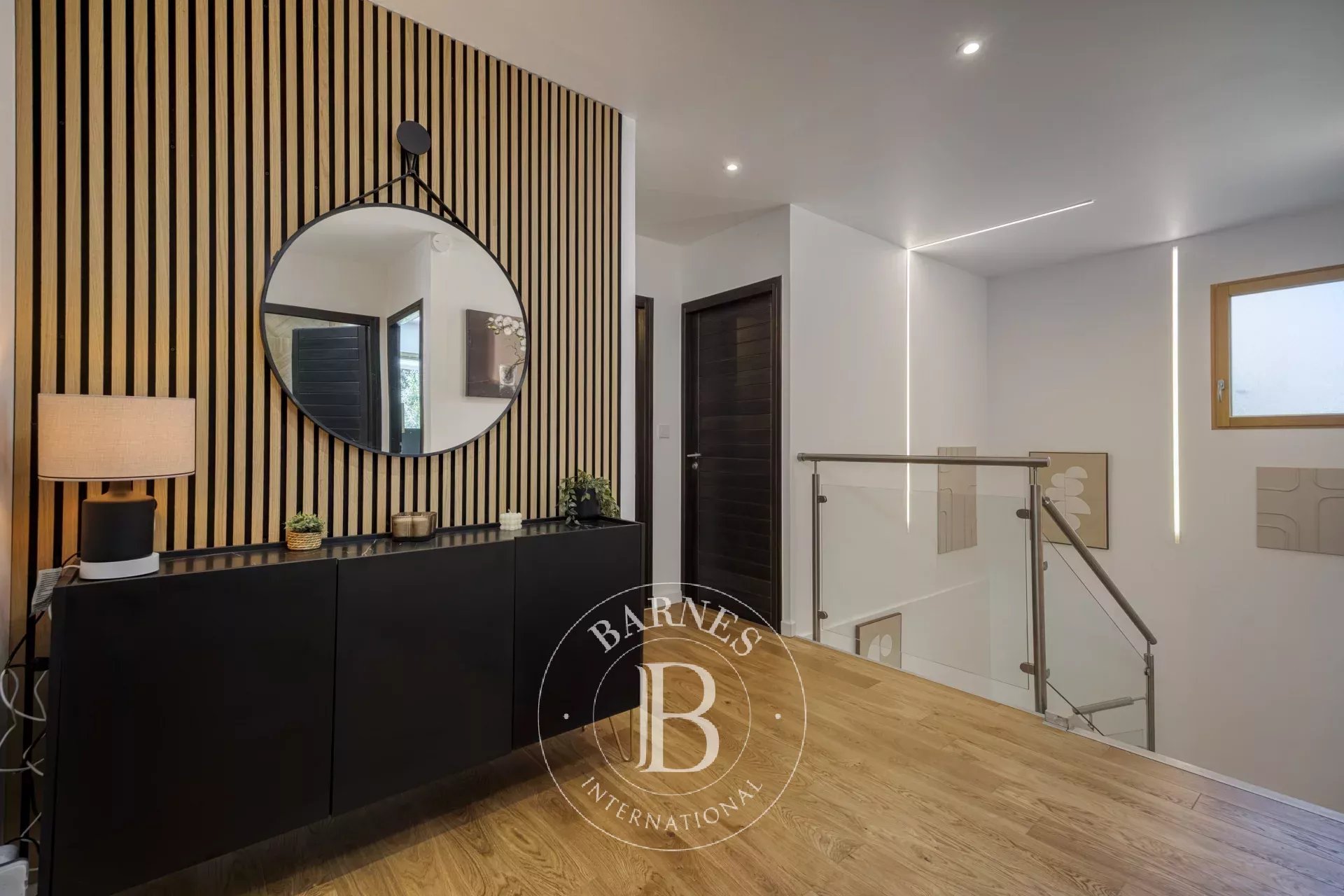 BARNES Pays de Gex – DIVONNE-LES-BAINS – SECTEUR RÉSIDENTIEL – VILLA D’ARCHITECTE RÉNOVÉE AVEC PISCINE - picture 18