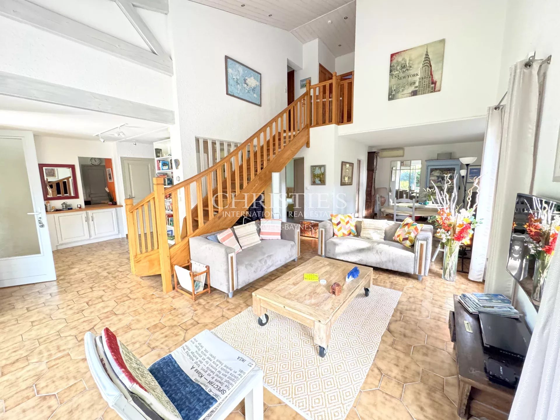 6 Bedroom Villa/Townhouse's Image 3