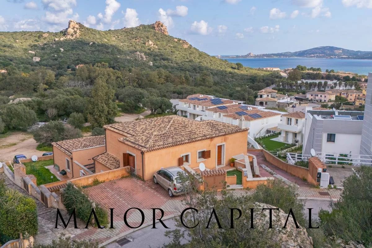 Cannigione | Luminoso trilocale con splendida vista mare