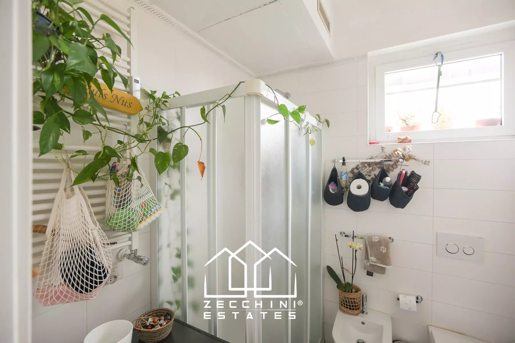 Pleasant one-bedroom with large terrace.