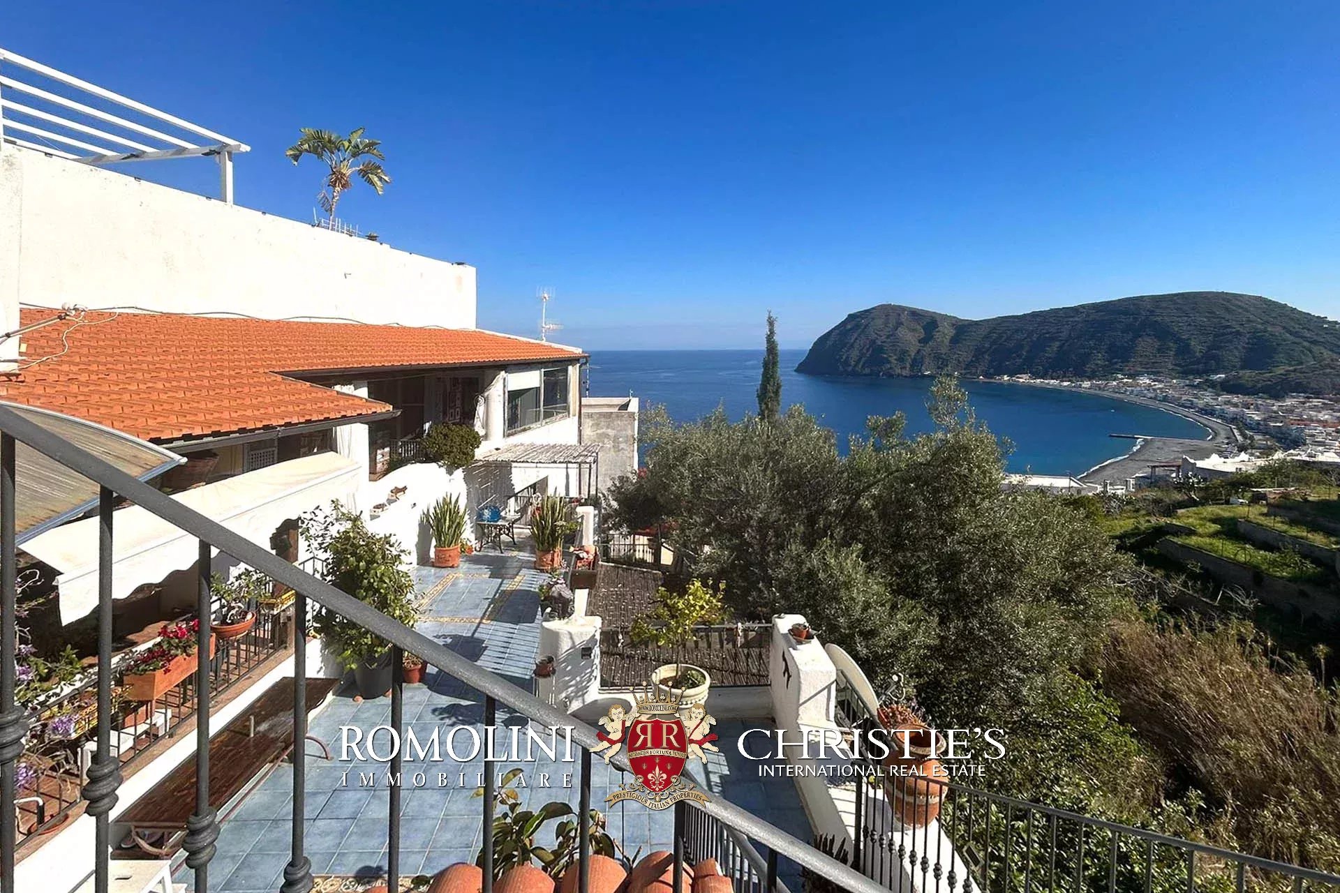 4 Bedroom Villa/Townhouse's Image 3