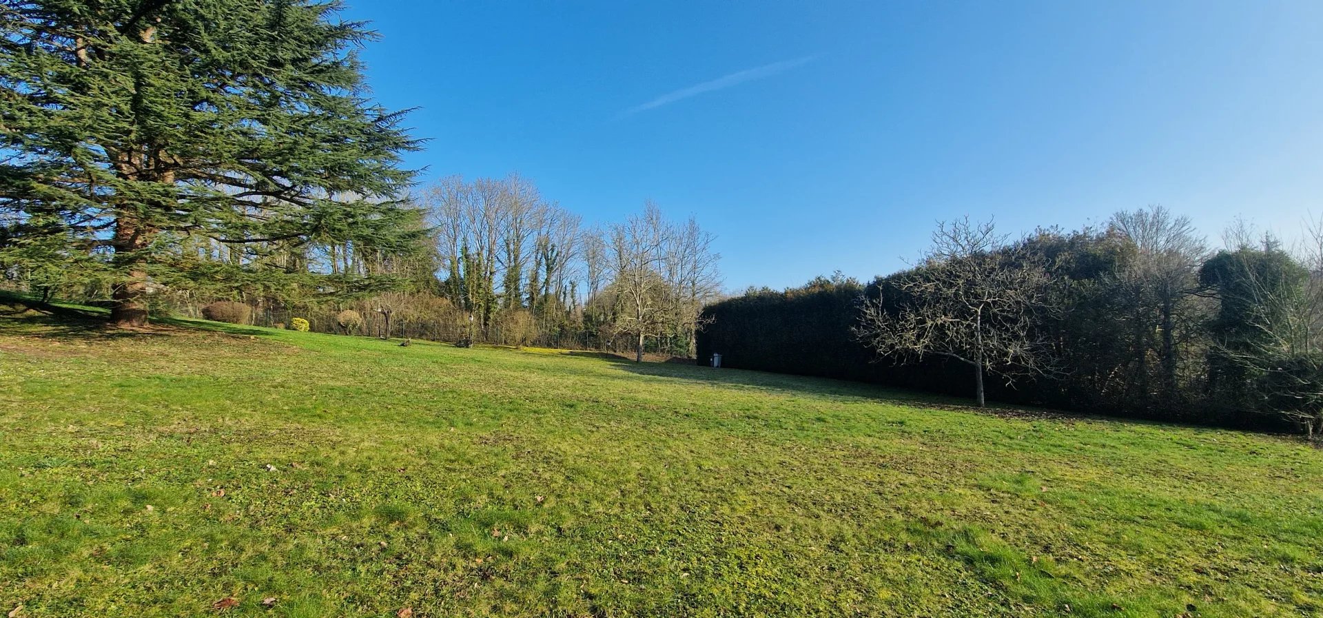Exclusivité - Vaux-sur-Seine - Beau terrain constructible à viabiliser d'environ 567m2