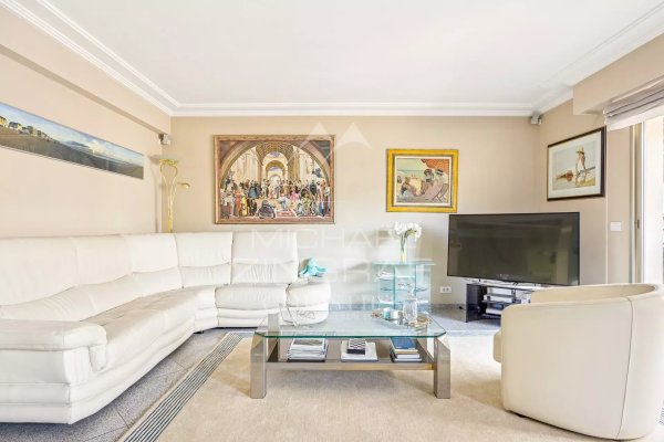 CANNES - CENTER - APARTMENT WITH PARTIAL SEA VIEW — photo 4