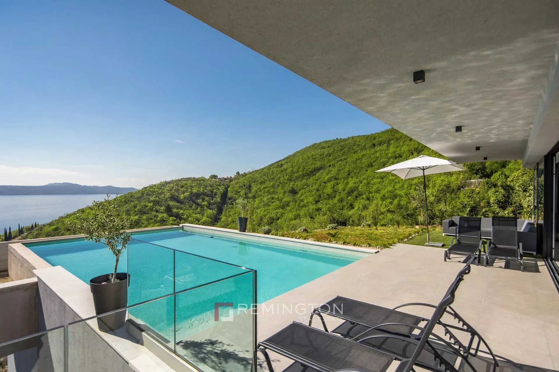 2 Bedroom Villa/Townhouse's Image 8