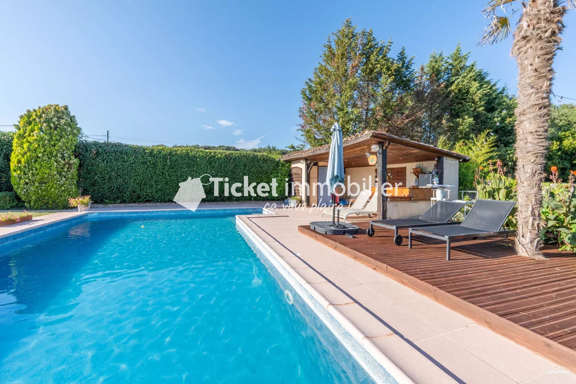 THIL - Maison T5 de 226m2 avec piscine, terrain de 9000m2 et dépendance à rénover — photo 15