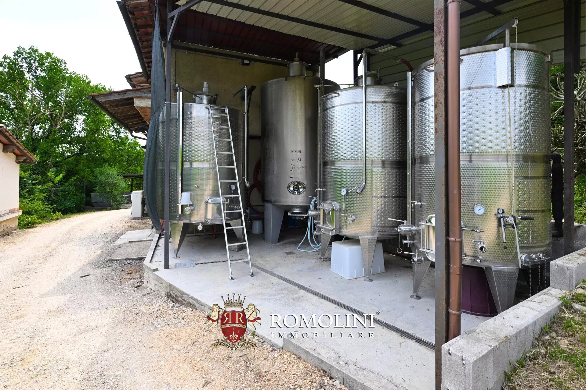 7 Bedroom Vineyard's Image 30