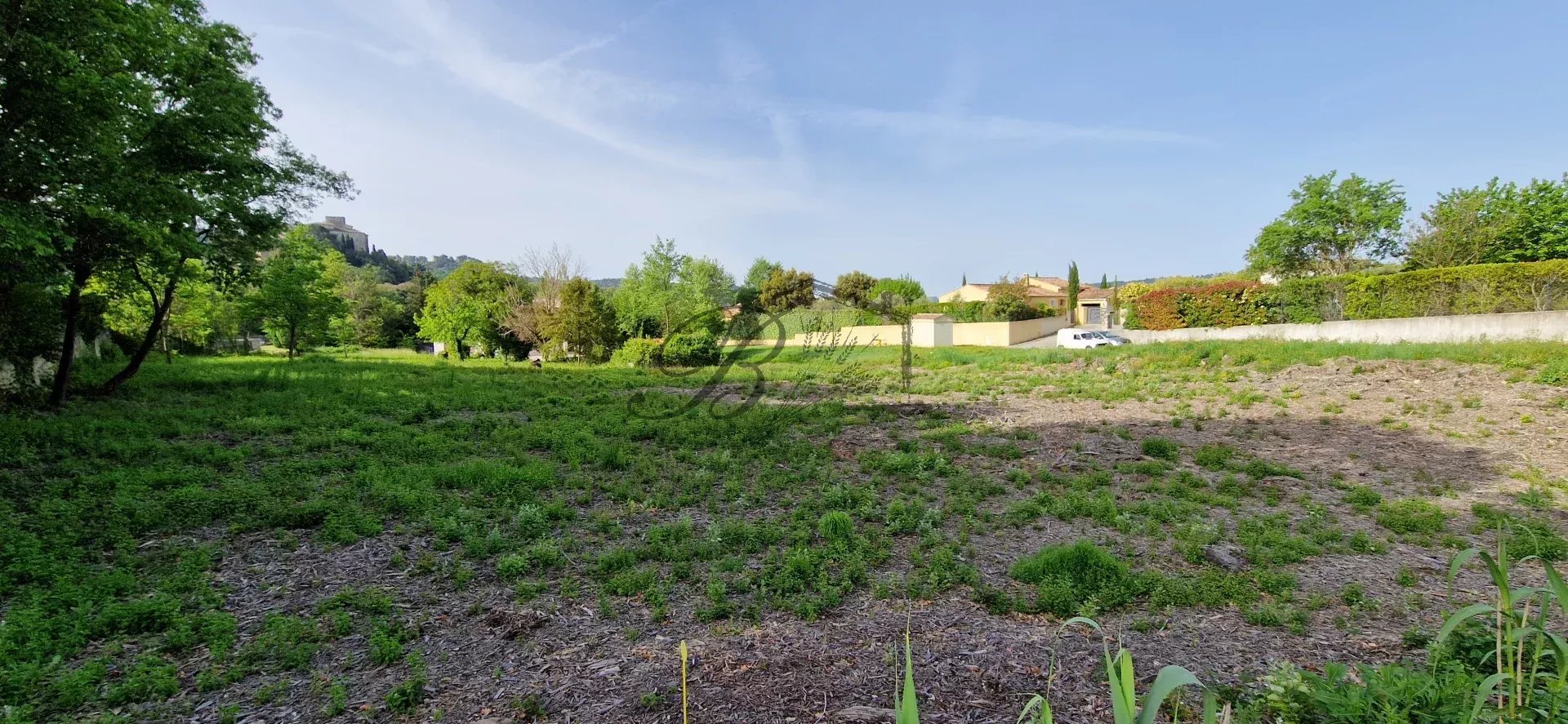 ANSOUIS, Terrain constructible de 755 m² 