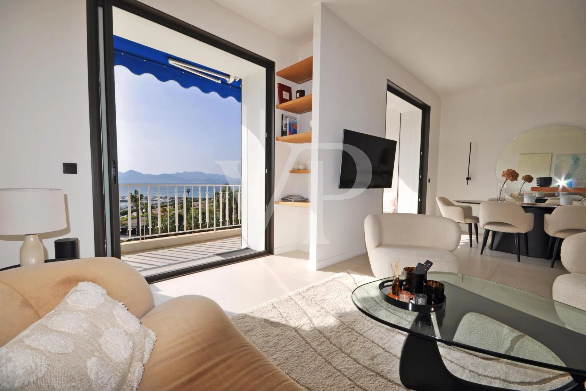 Cannes Croisette Elegante Vier Zimmer Wohnung mit Meerblick