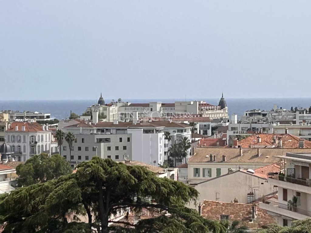 Apartment for sale in Cannes — Apartment 3/4 room for sale in Cannes with sea views
