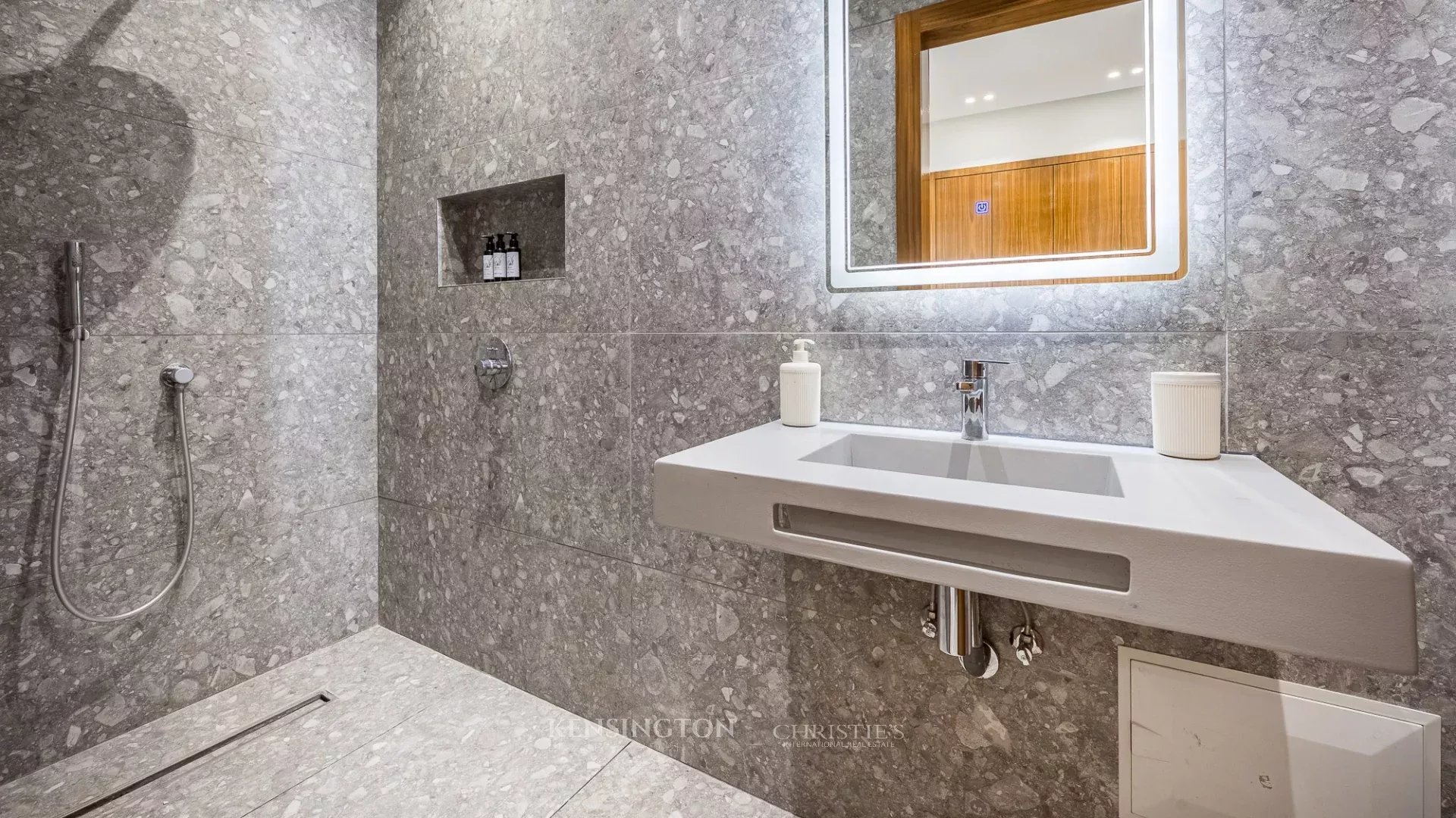 5 Bedroom Villa/Townhouse's Image 28