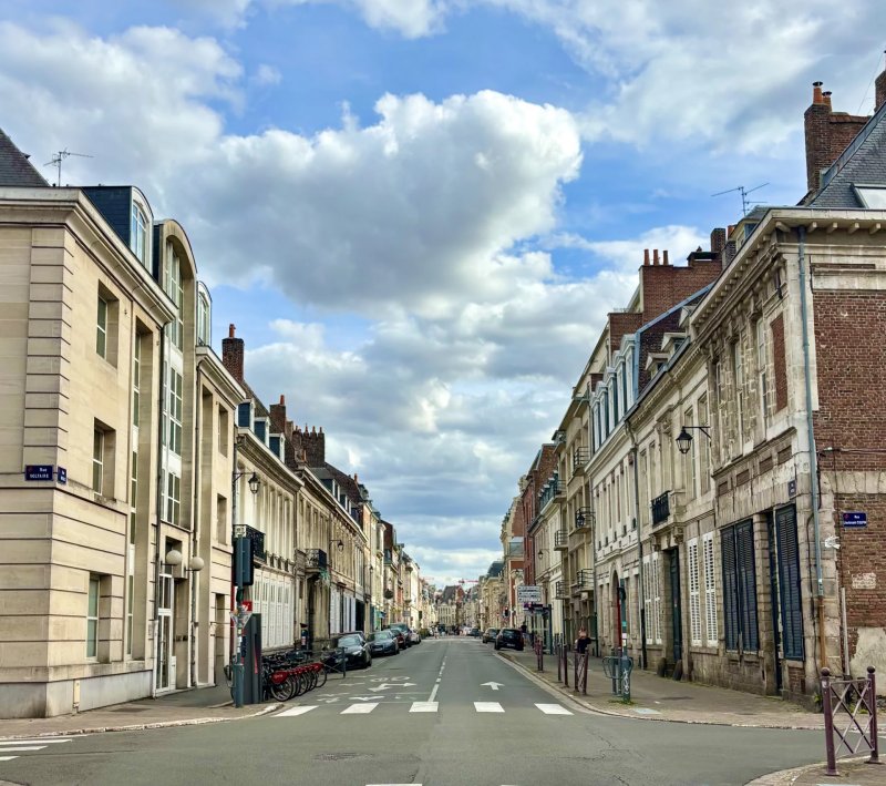 Lille Old Town, authentic 17th C 1BDR apartment