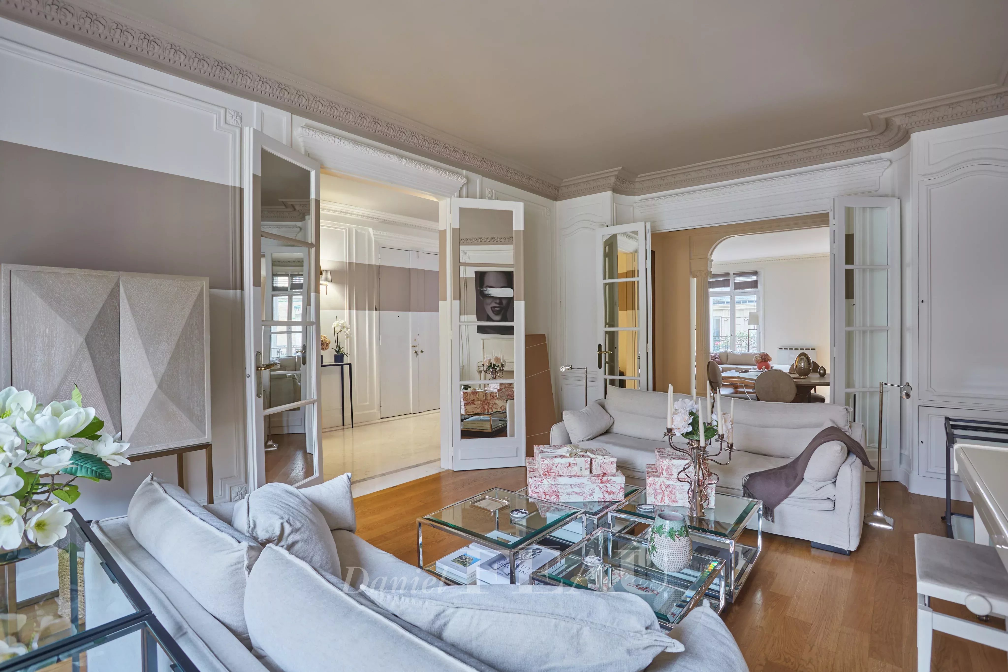 Sale Apartment Paris 16th