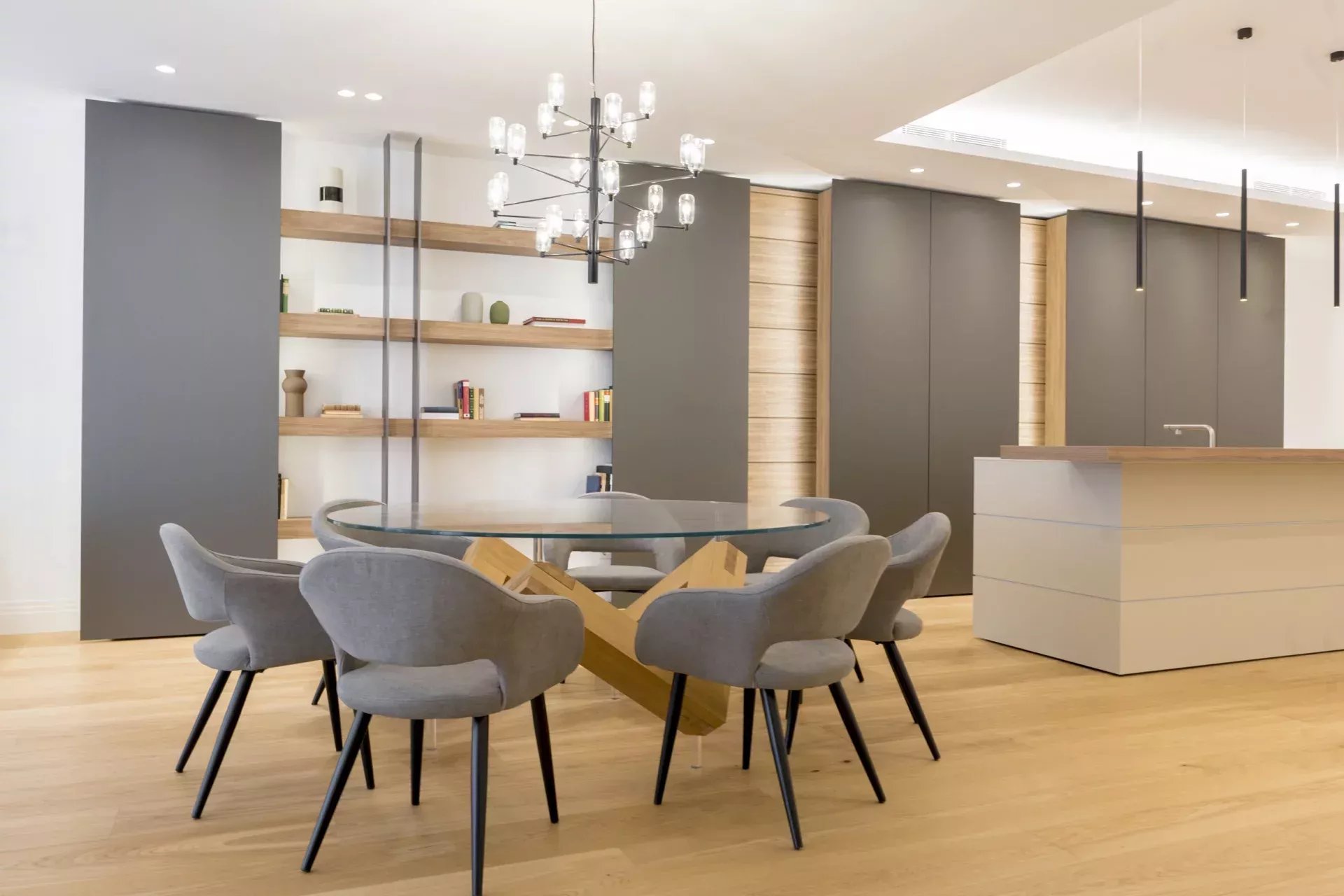 Appartement de Luxe Rénové avec Vue Imprenable sur la Fontaine de Neptune - picture 9