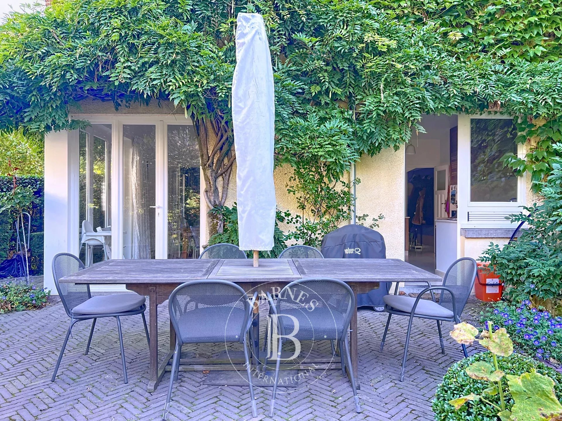 Belle Maison lumineuse avec un très beau jardin et garage