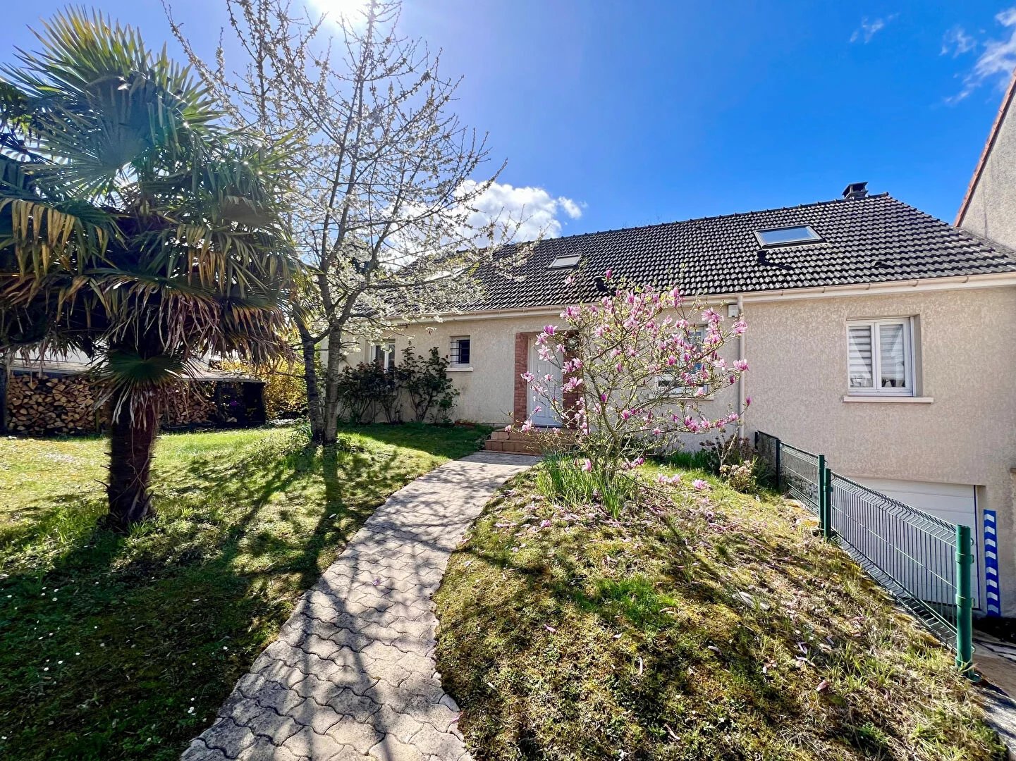 ÉRAGNY-SUR-OISE : MAISON INDIVIDUELLE ! PROCHE TRANSPORTS, ÉCOLES & COMMERCES.